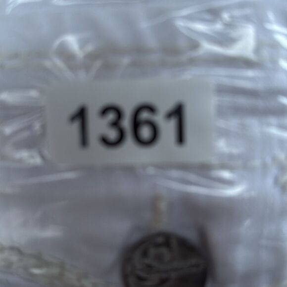 Maurices Womens 3/4  jeans, button/zip closure  - Picture 4 of 4
